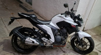 White Yamaha FZ25