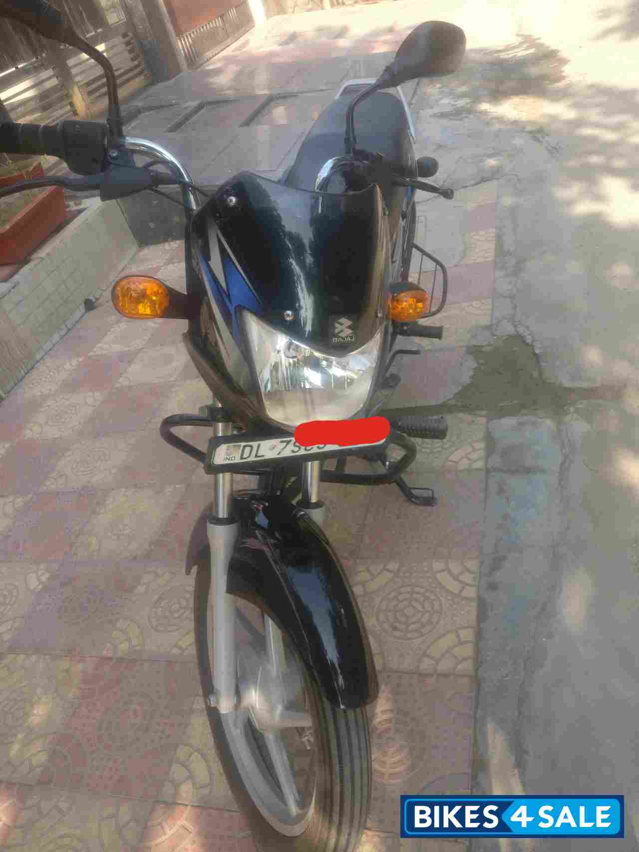 Black Bajaj CT 100