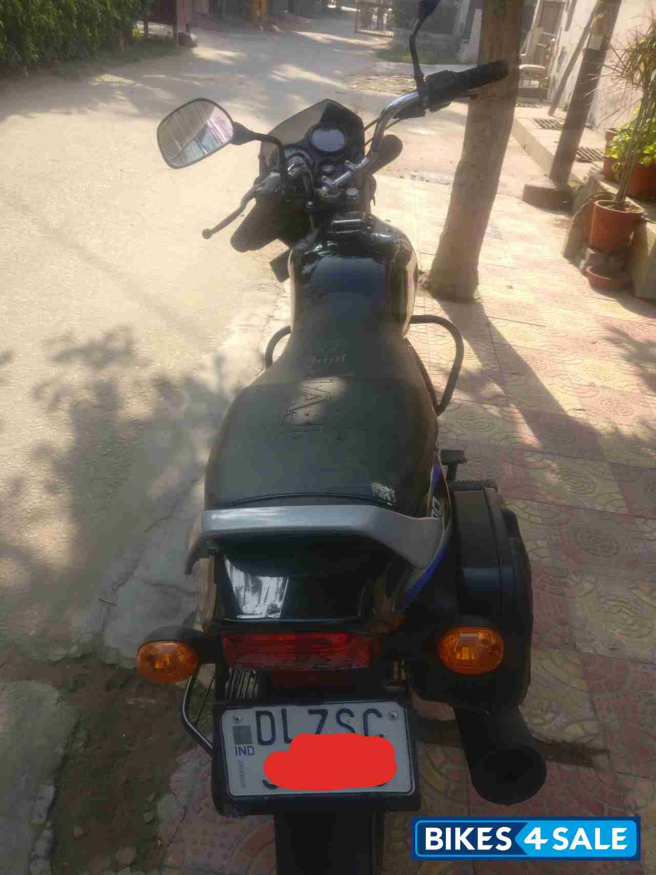 Black Bajaj CT 100