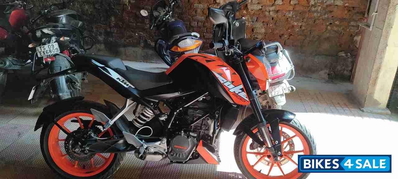 Electronic Orange KTM Duke 200