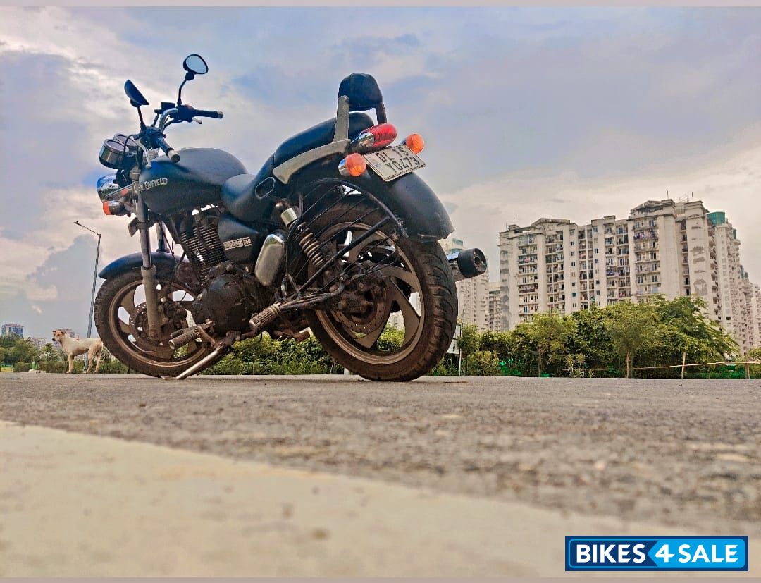Black Royal Enfield Thunderbird 350