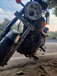 Black Royal Enfield Thunderbird 350