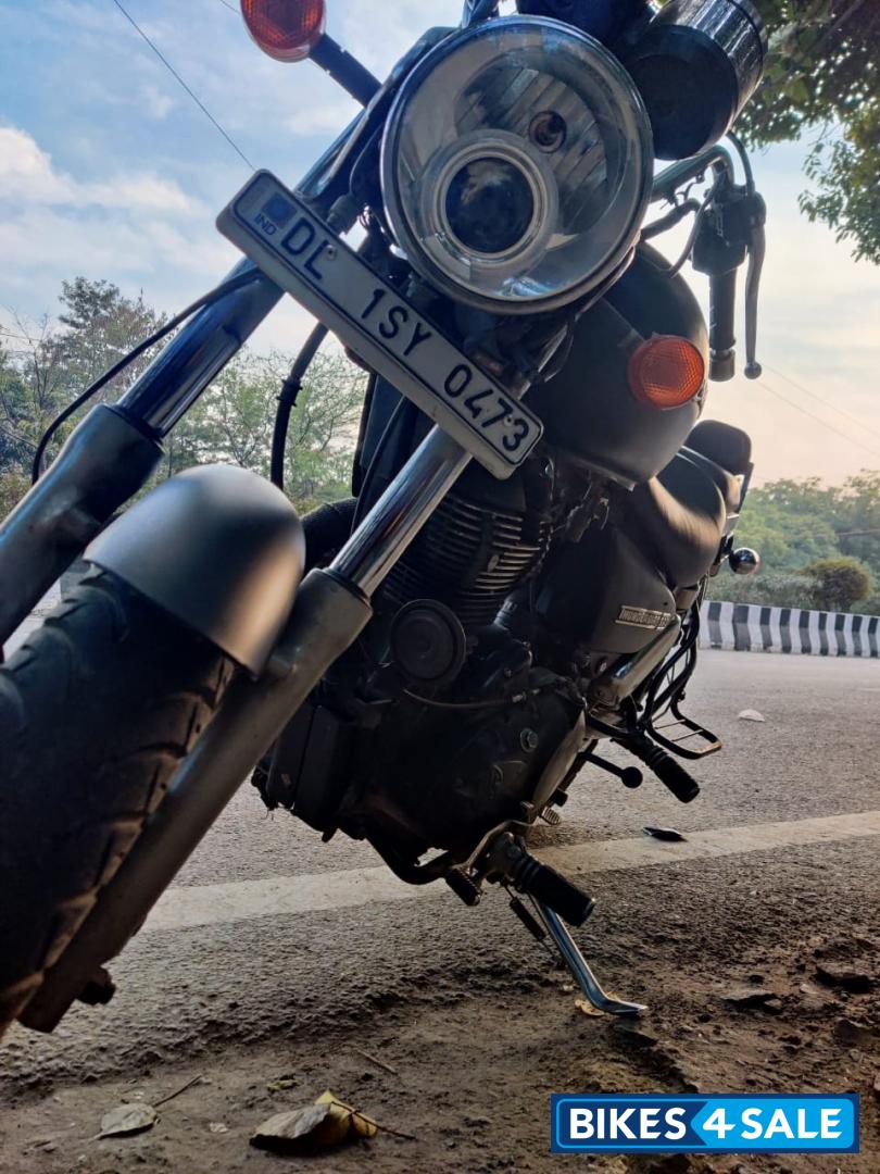 Black Royal Enfield Thunderbird 350