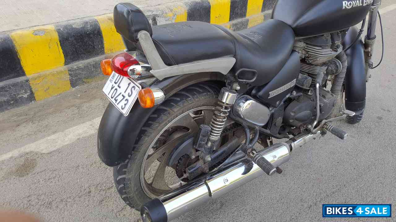 Black Royal Enfield Thunderbird 350