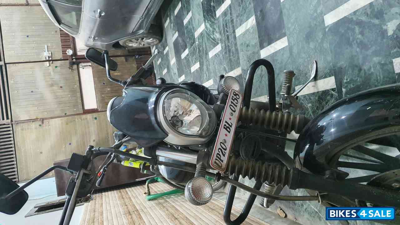 Black Bajaj Avenger Street 180