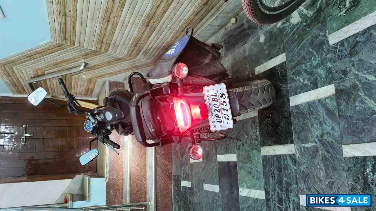 Black Bajaj Avenger Street 180
