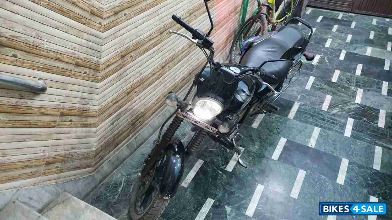 Black Bajaj Avenger Street 180