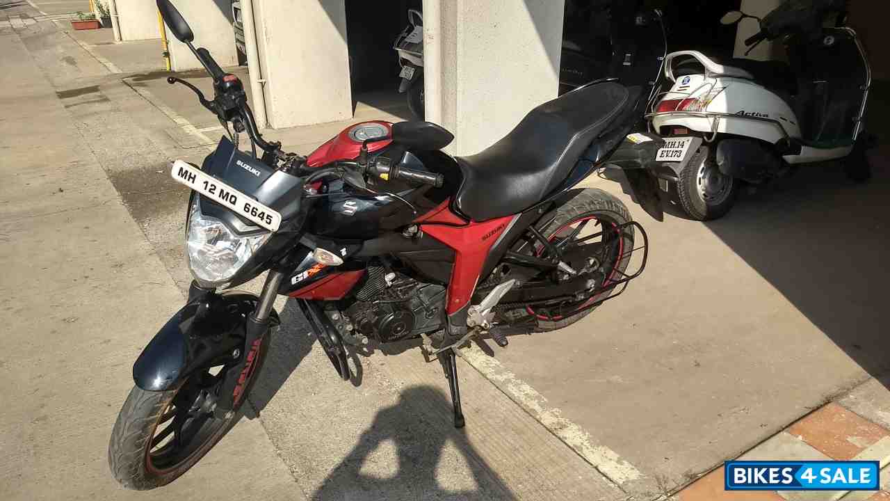 Black Red Suzuki Gixxer 150