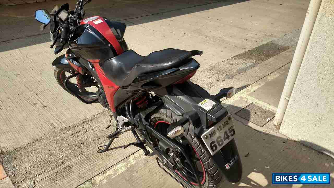 Black Red Suzuki Gixxer 150