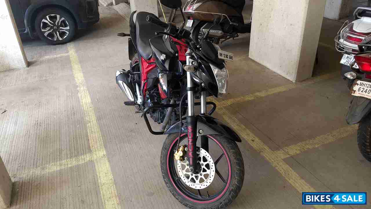 Black Red Suzuki Gixxer 150