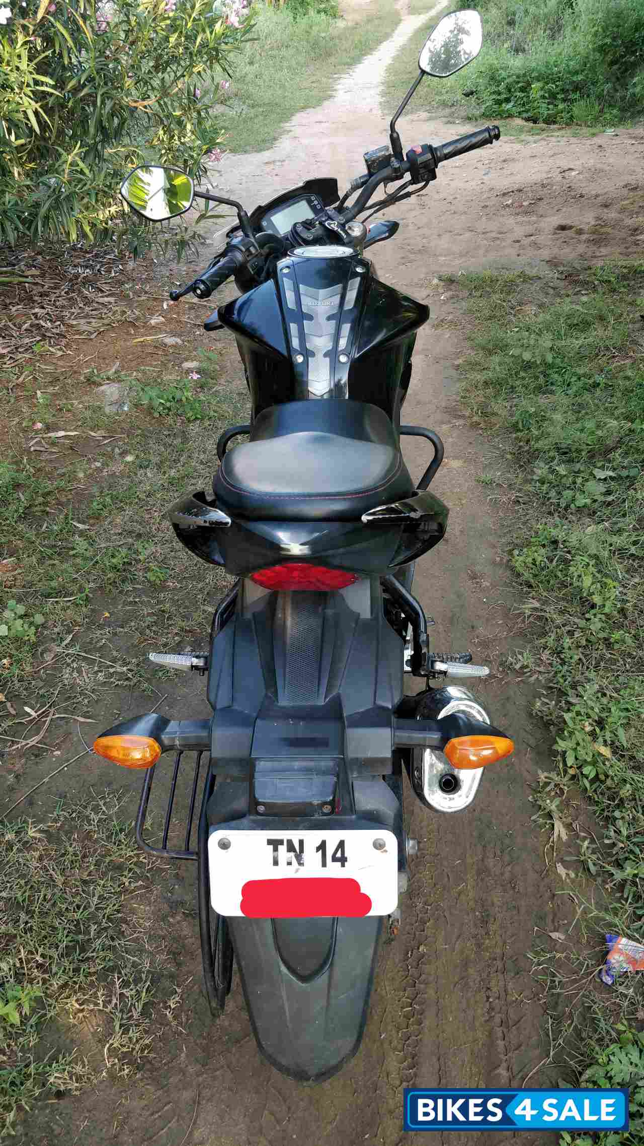 Black Suzuki Gixxer 150