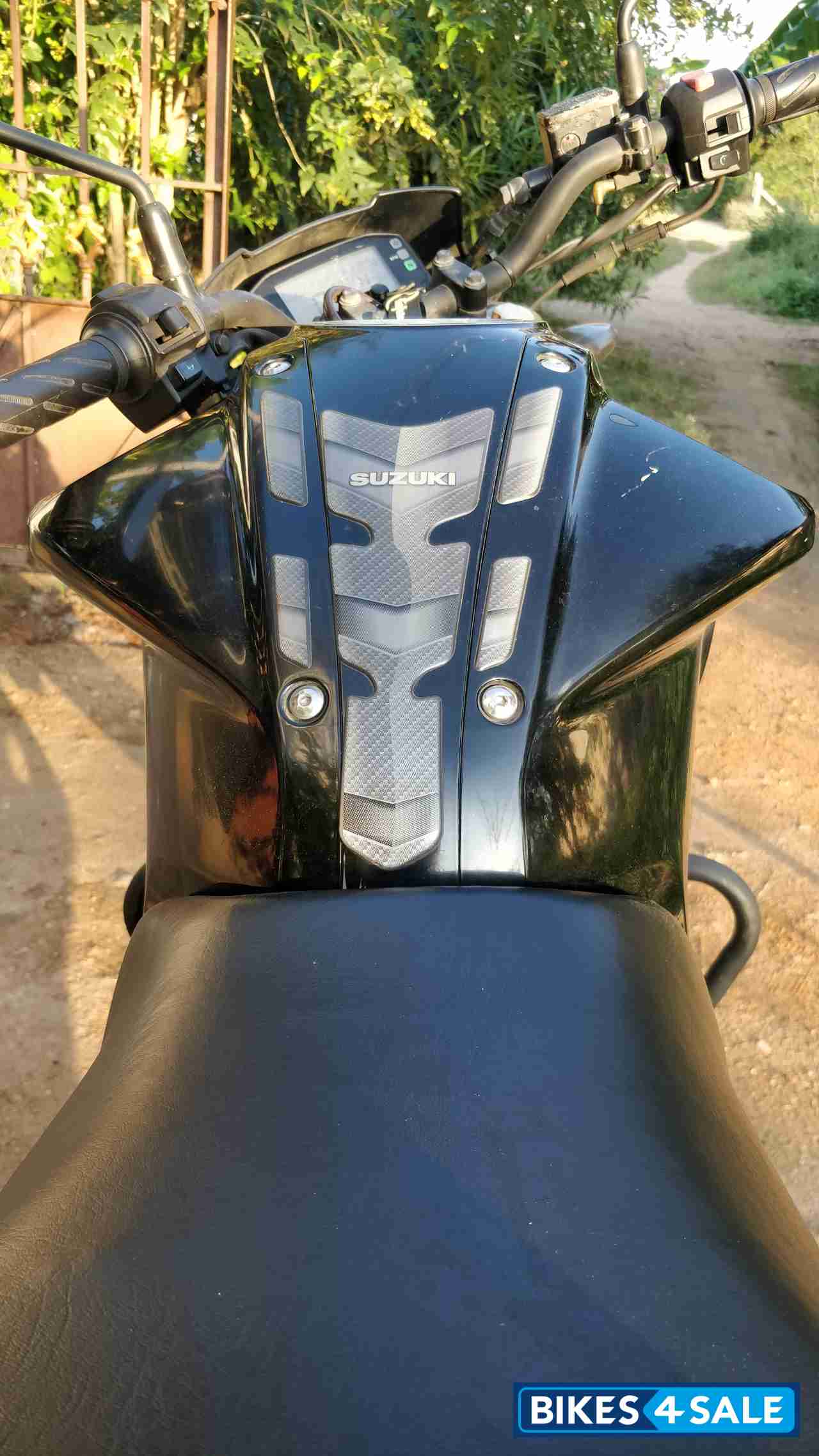 Black Suzuki Gixxer 150 Black Suzuki Gixxer 150