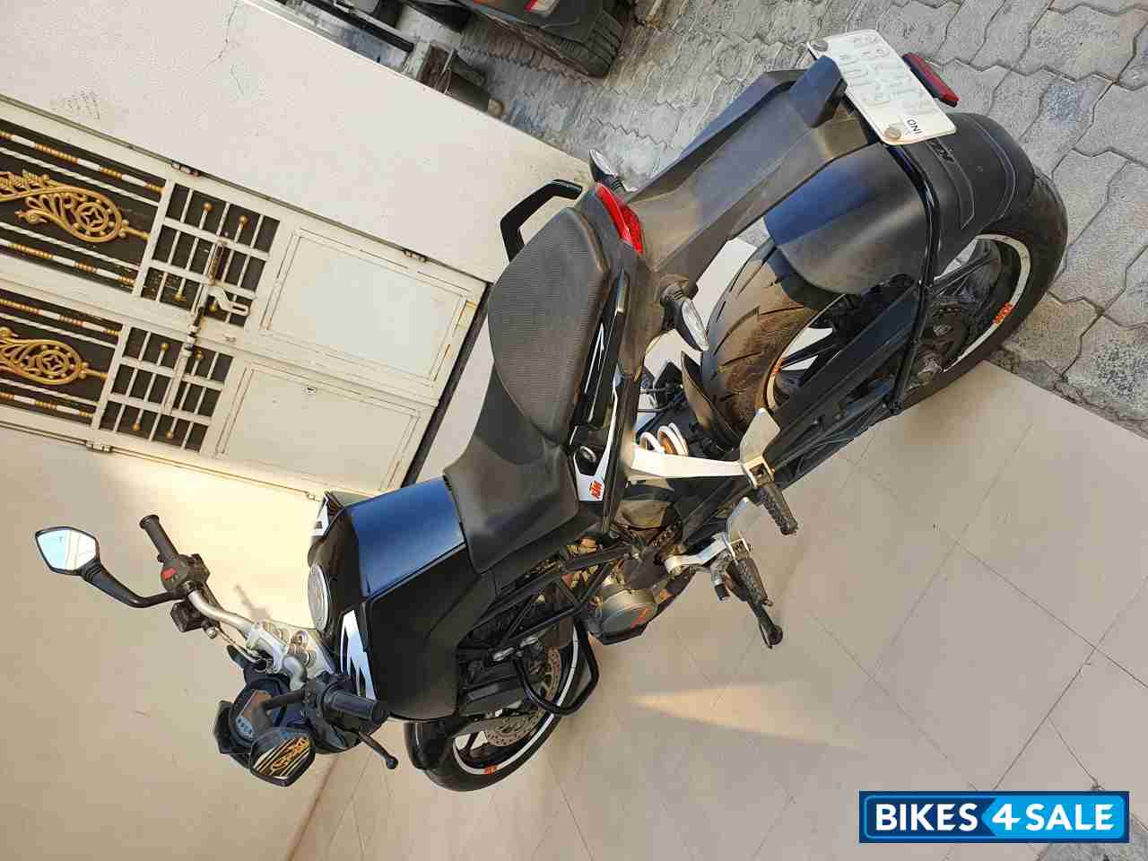 Black KTM Duke 200 Black KTM Duke 200