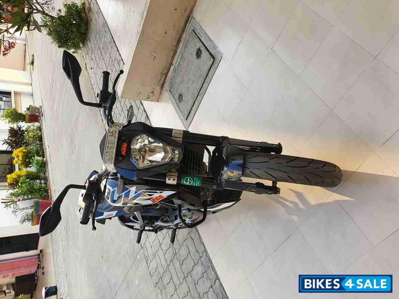 Black KTM Duke 200 Black KTM Duke 200