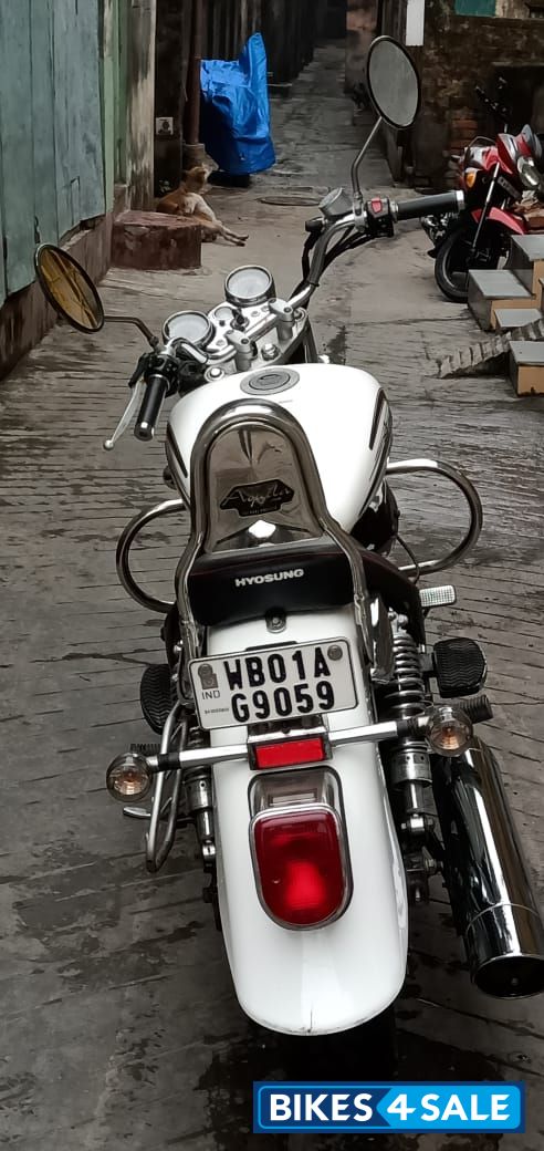 White Hyosung Aquila GV250 White Hyosung Aquila GV250