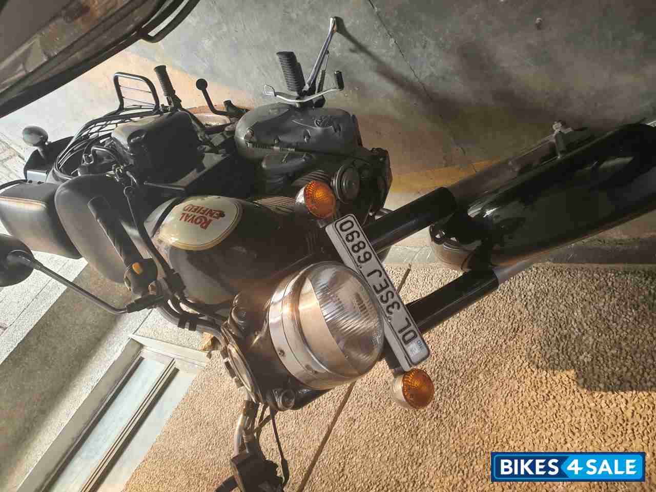 Black Royal Enfield Classic 350 BS VI