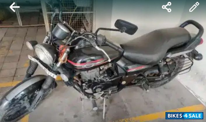 Black Bajaj Avenger Street 220