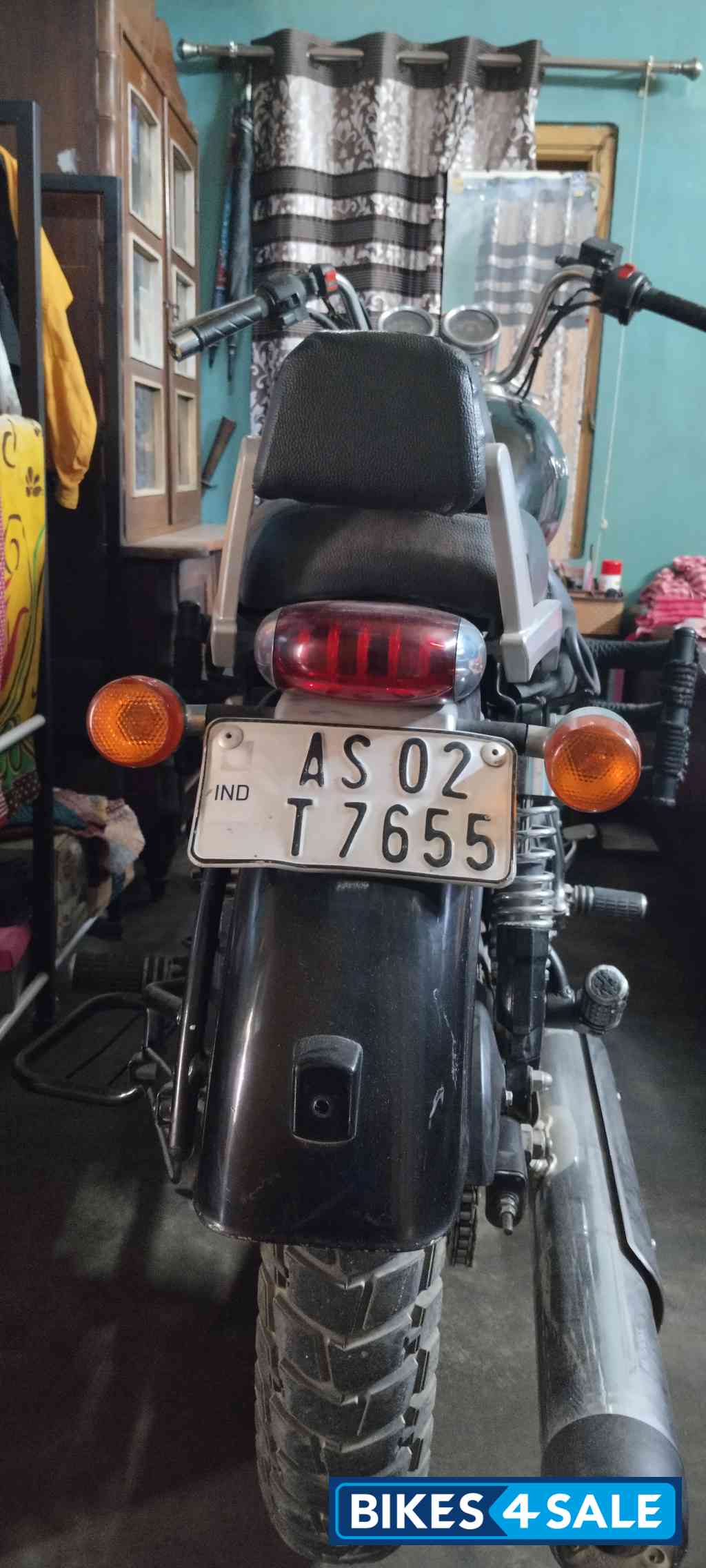 Black Royal Enfield Thunderbird 350