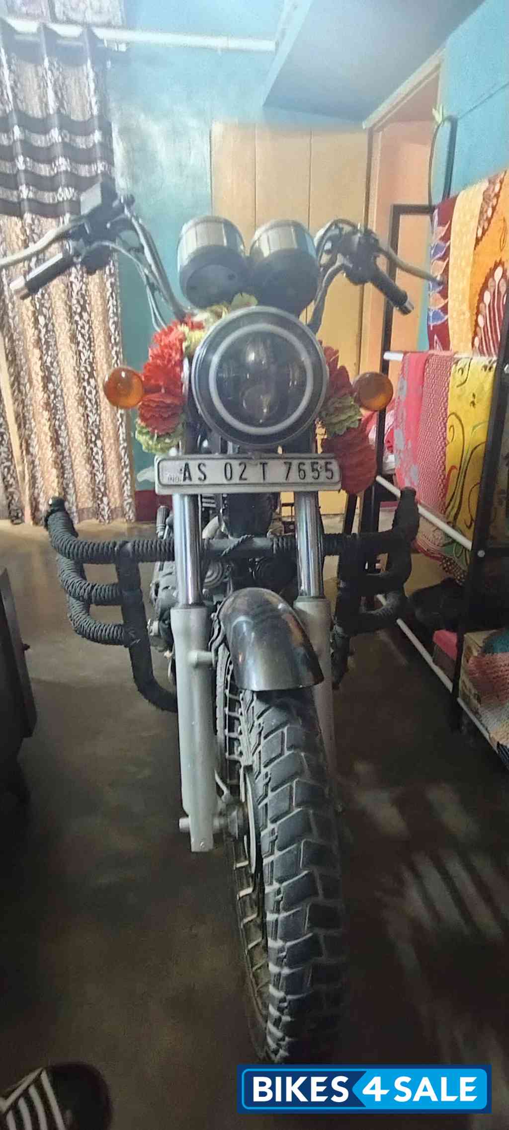 Black Royal Enfield Thunderbird 350