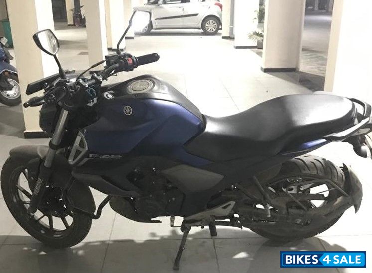 Blue Yamaha FZ-S FI V3