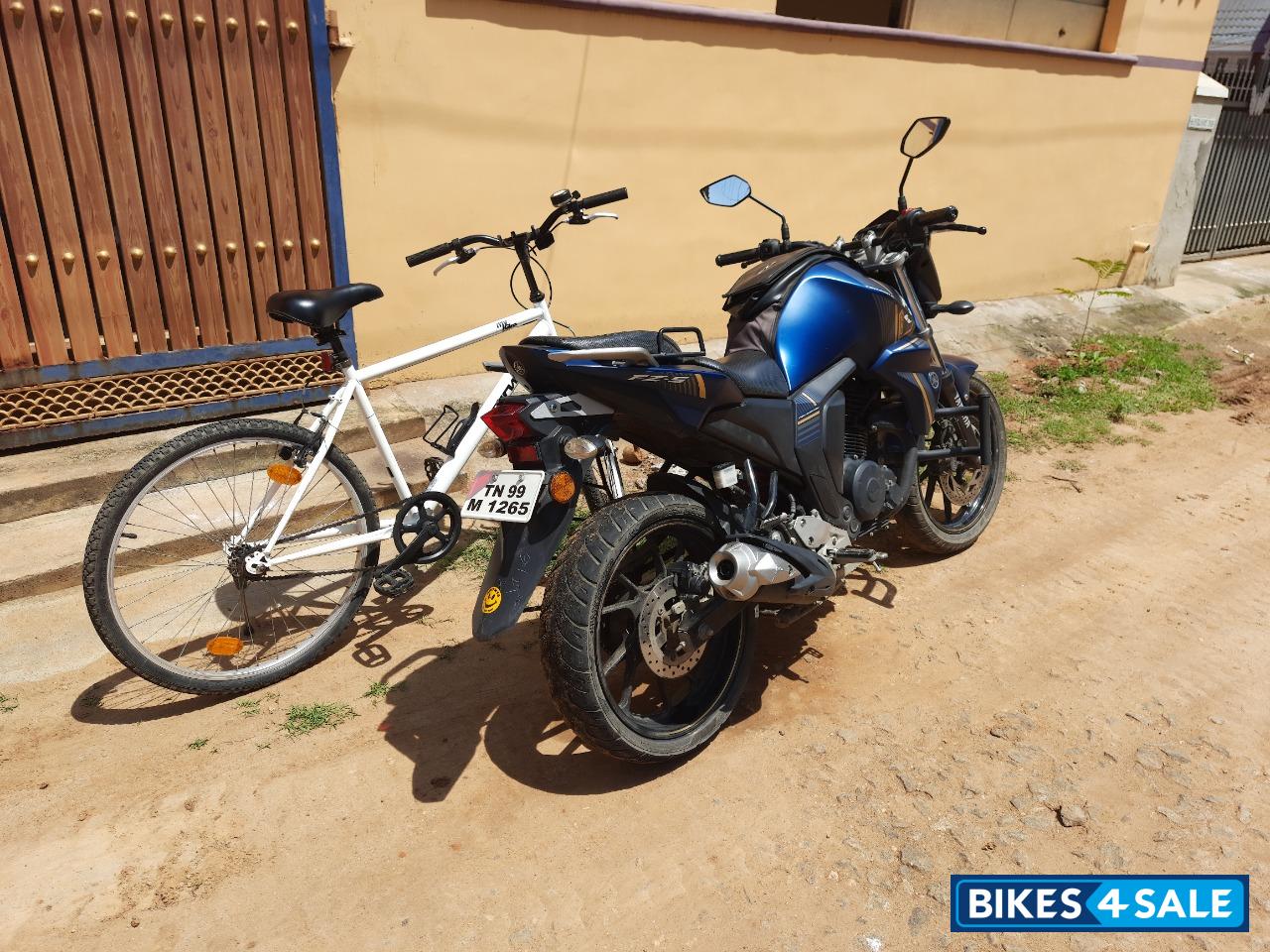 Blue Yamaha FZ-S FI V2