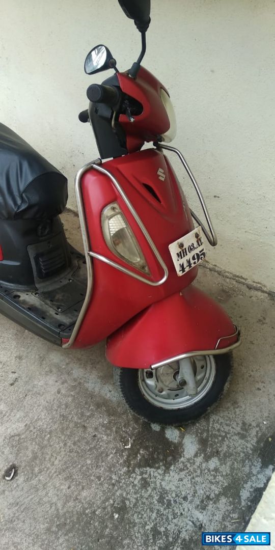 Red Suzuki Access 125