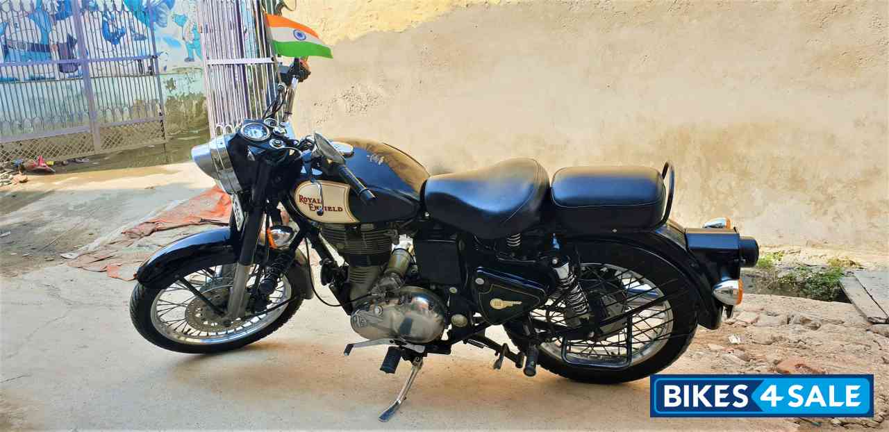 Black Royal Enfield Classic 350