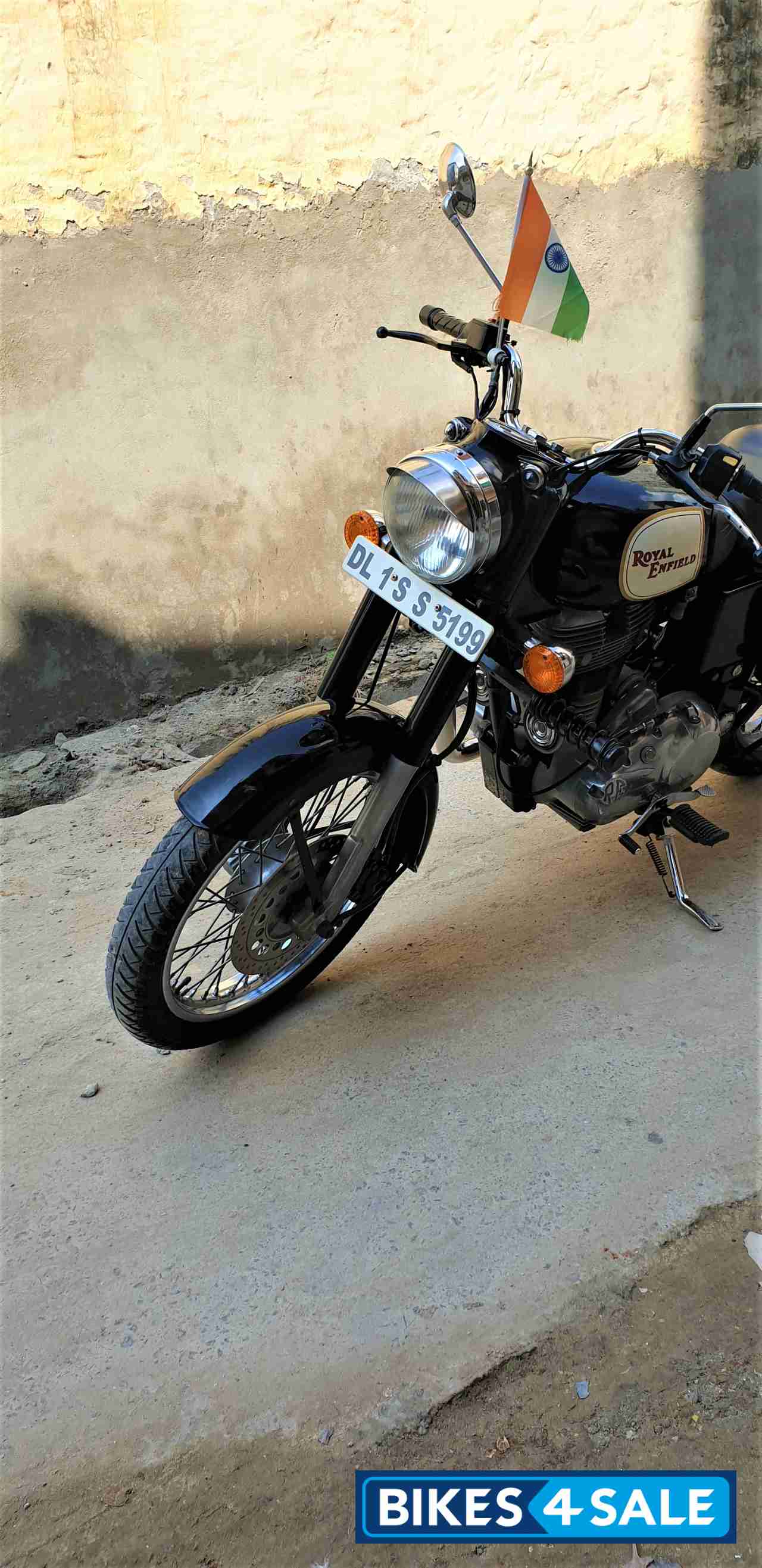 Black Royal Enfield Classic 350 Black Royal Enfield Classic 350