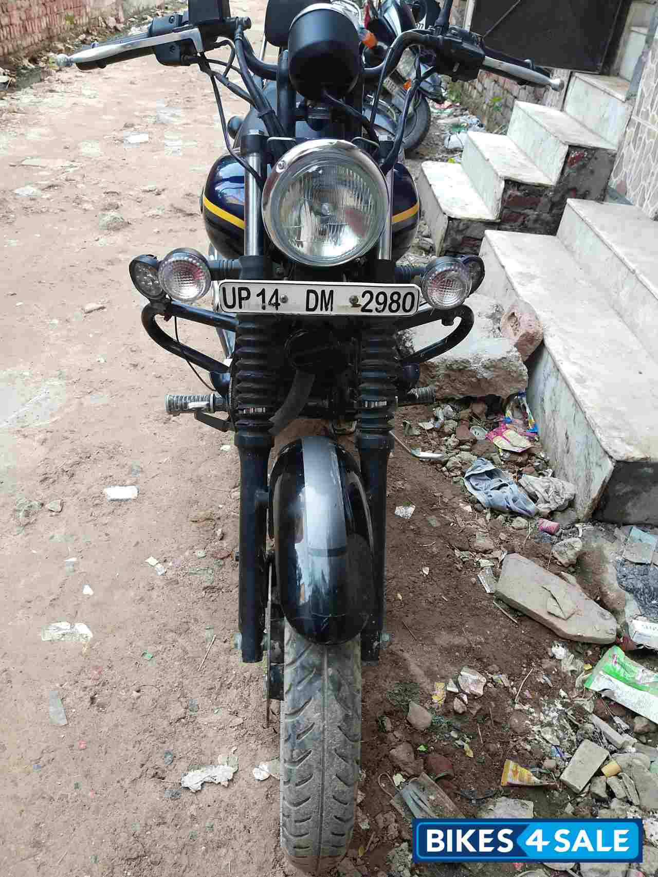 Blue Bajaj Avenger Street 150