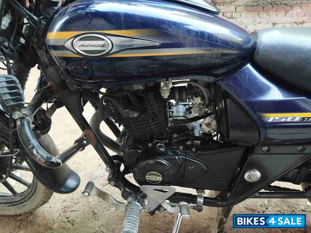 Blue Bajaj Avenger Street 150