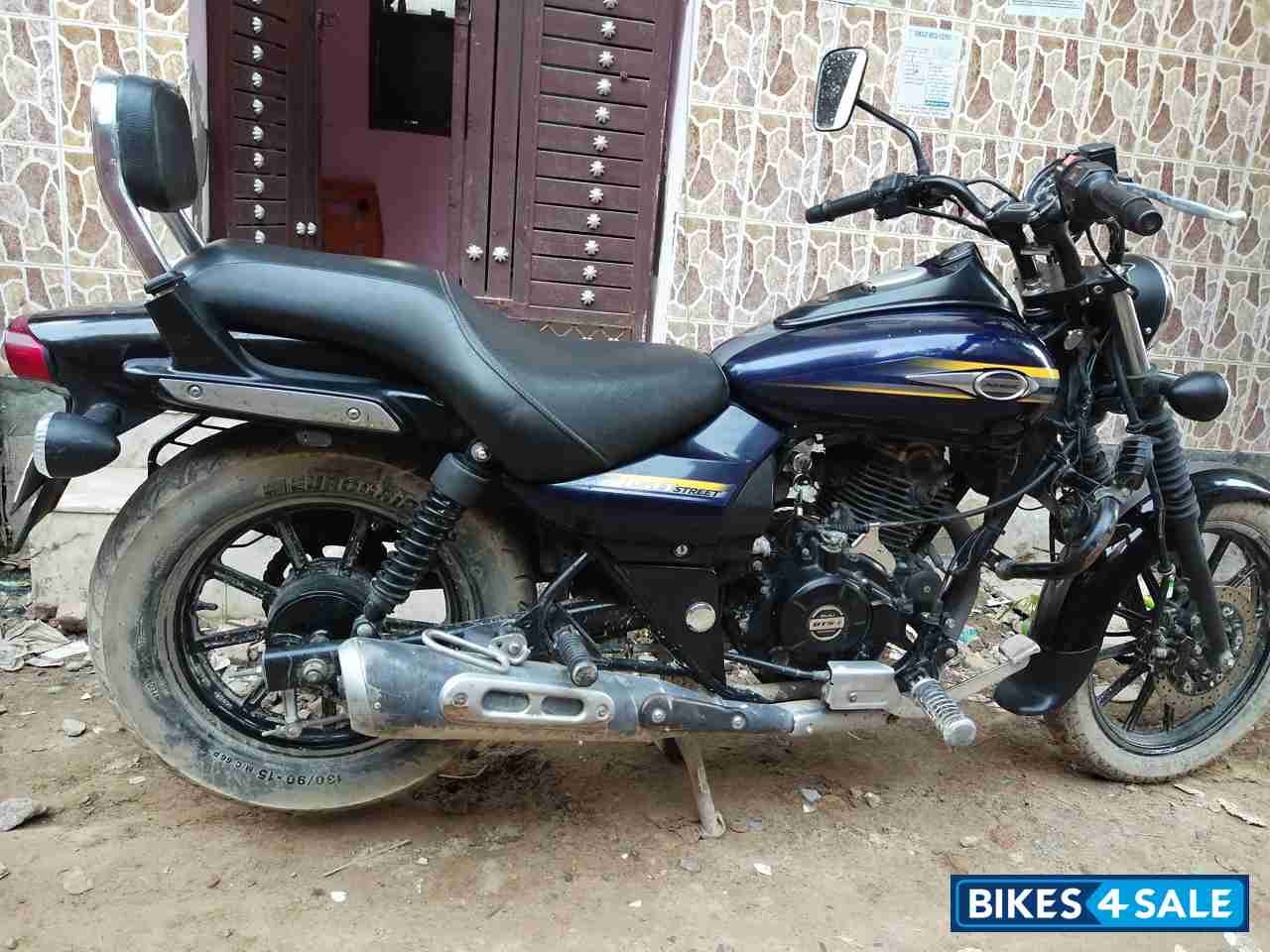 Blue Bajaj Avenger Street 150