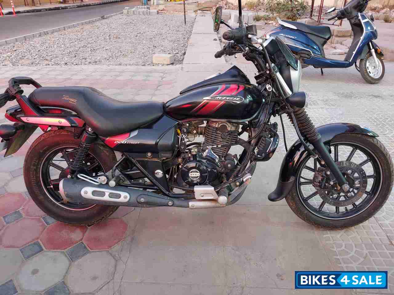 Black And Red Bajaj Avenger Street 220 Black And Red Bajaj Avenger Street 220