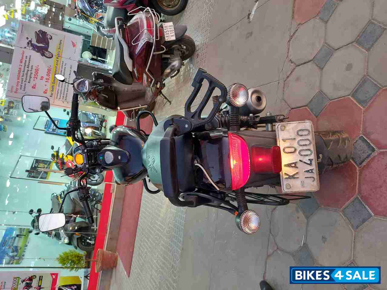 Black And Red Bajaj Avenger Street 220 Black And Red Bajaj Avenger Street 220