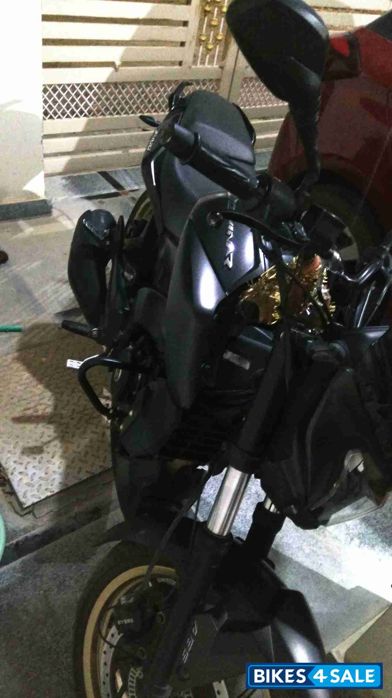 Matte Black Bajaj Dominar 400
