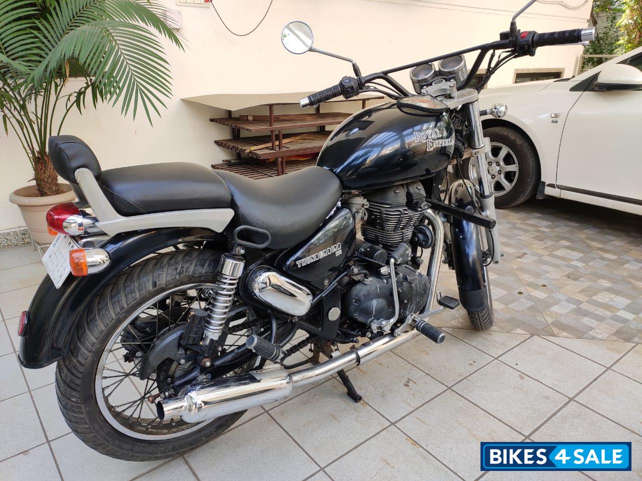 Pecok Blue Metalic Royal Enfield Thunderbird 350