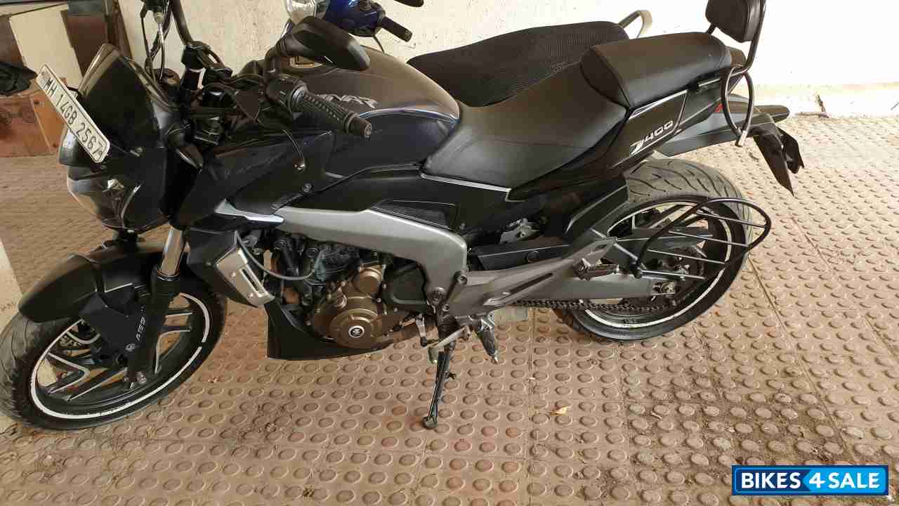 Midnight Blue Bajaj Dominar 400