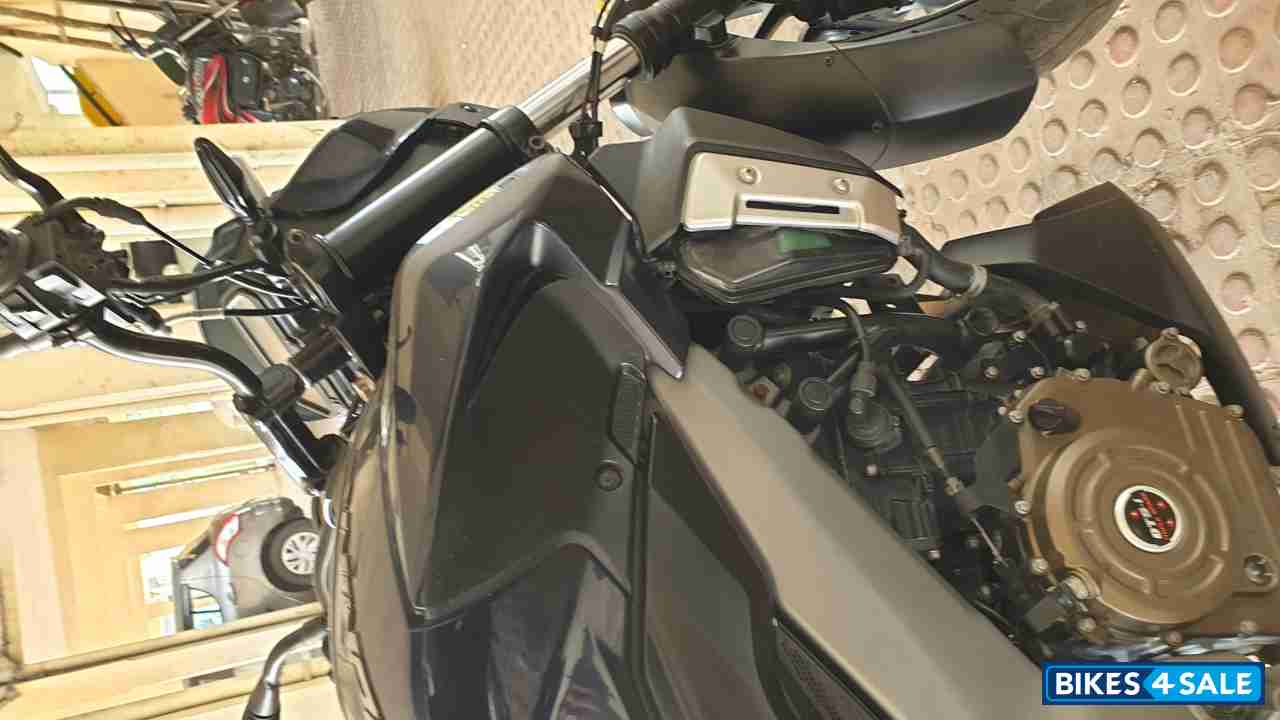 Midnight Blue Bajaj Dominar 400