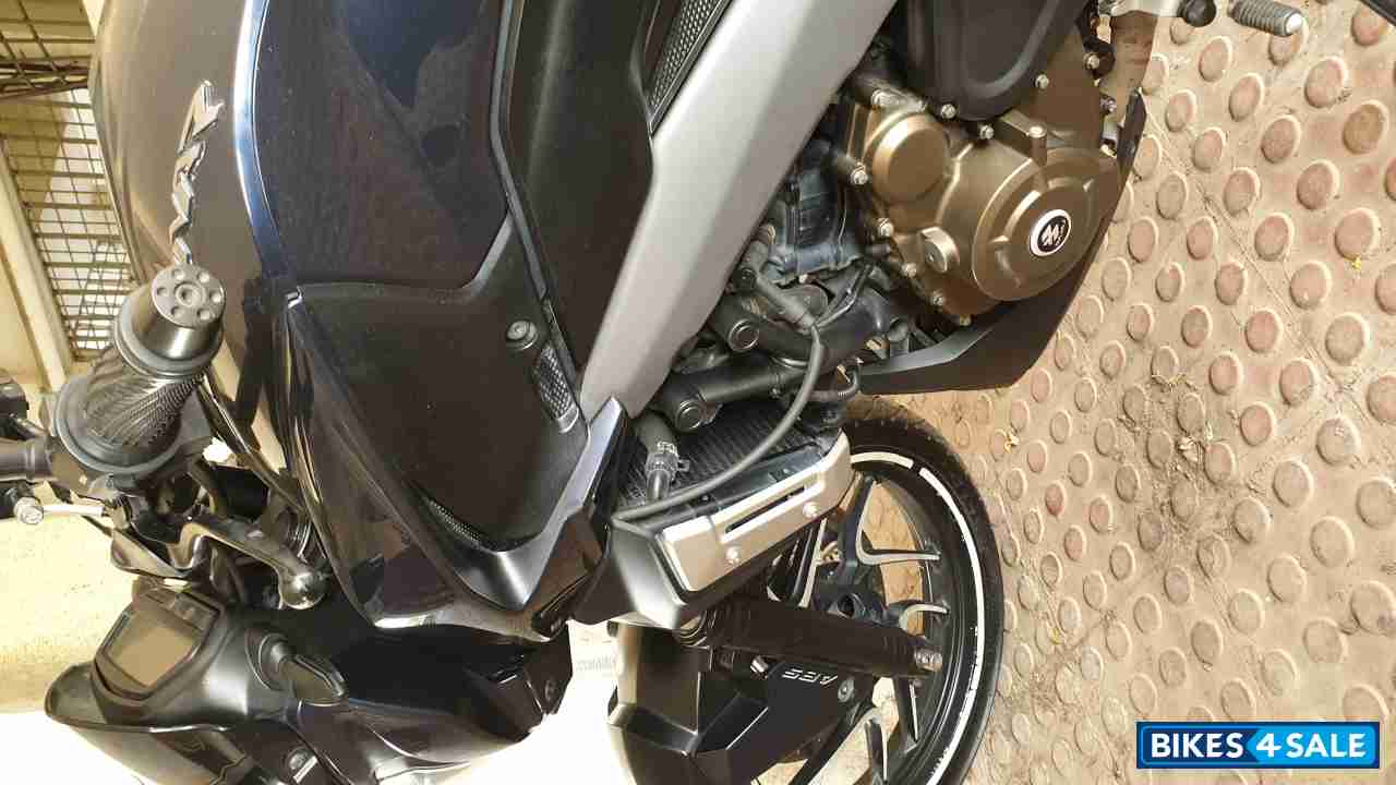 Midnight Blue Bajaj Dominar 400