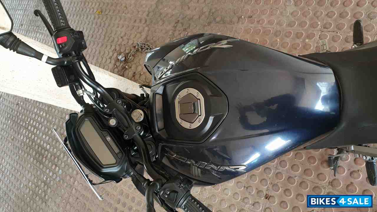 Midnight Blue Bajaj Dominar 400