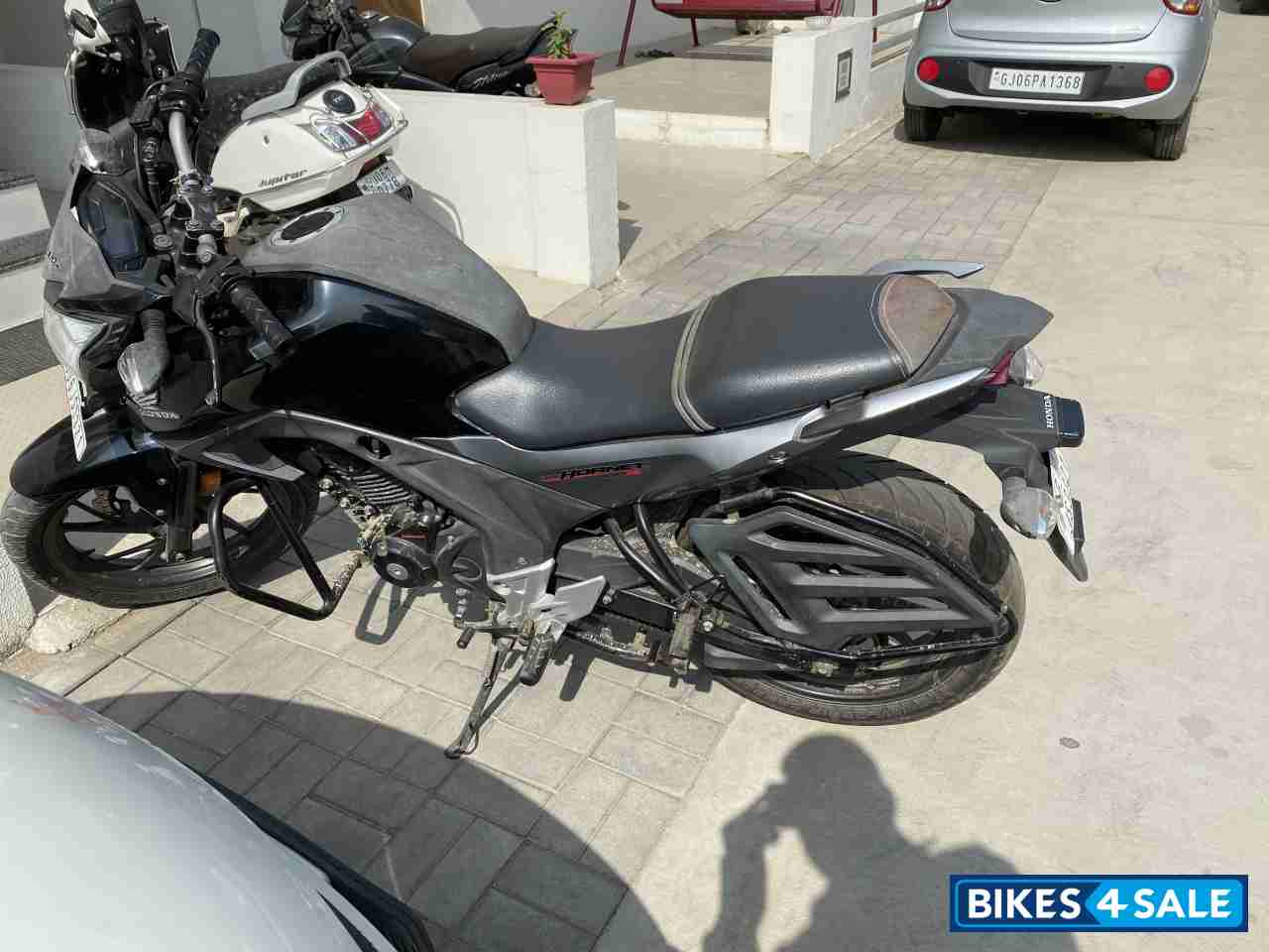 Black Honda CB Hornet 160R