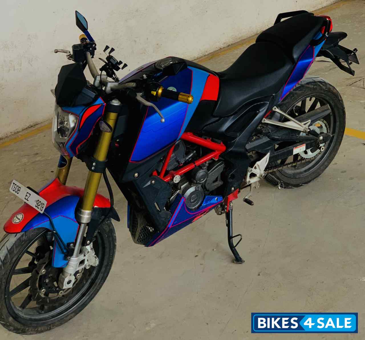 White Benelli TNT 25