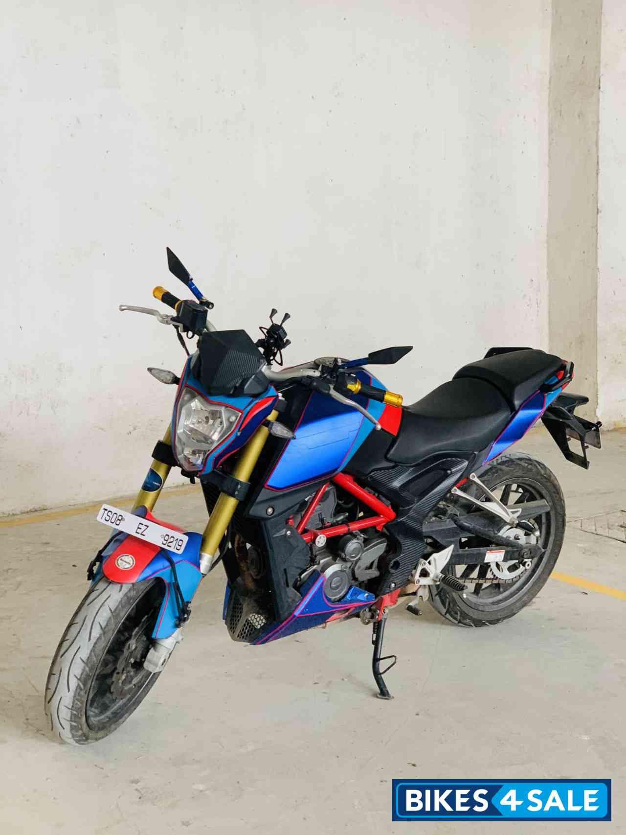 White Benelli TNT 25