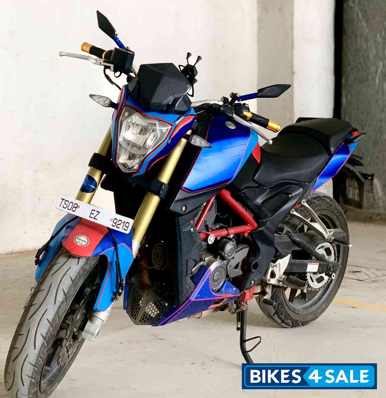 White Benelli TNT 25