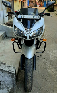 White Yamaha Fazer