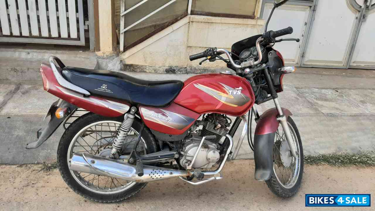 Red TVS Victor GL