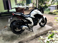 White Yamaha FZ25