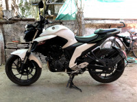White Yamaha FZ25