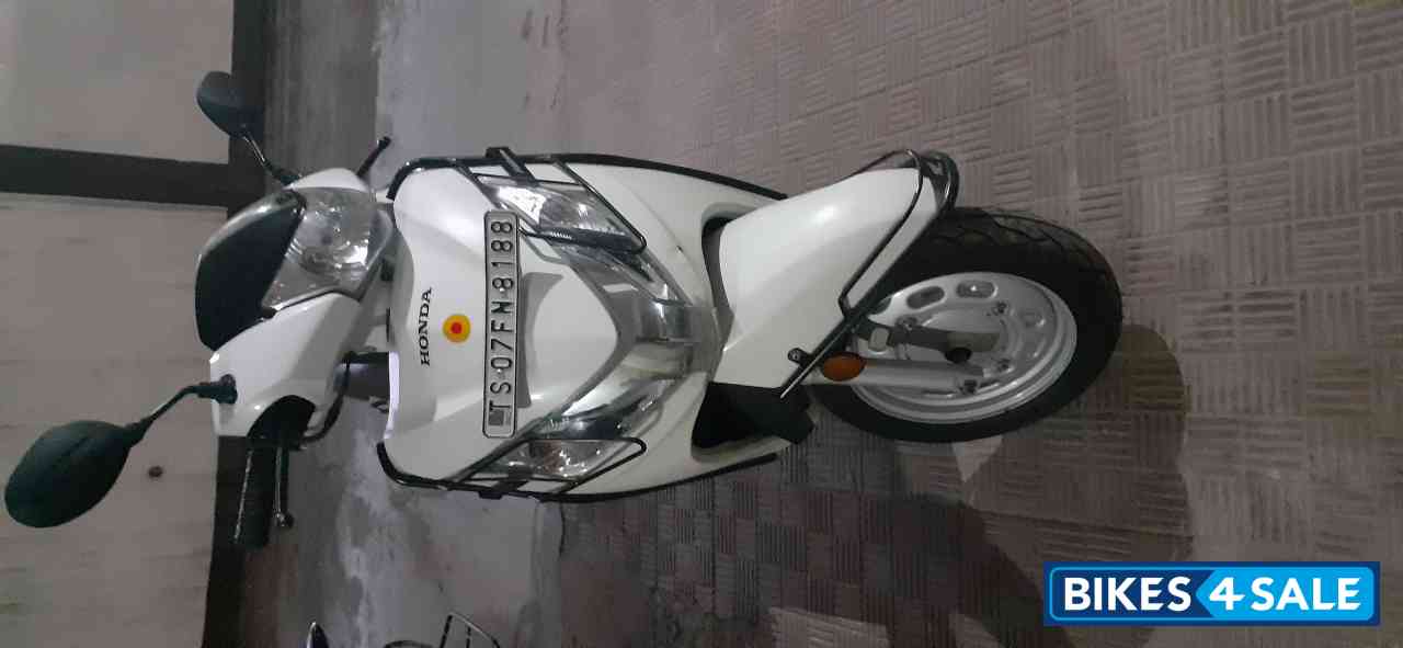 White Honda Activa 4G