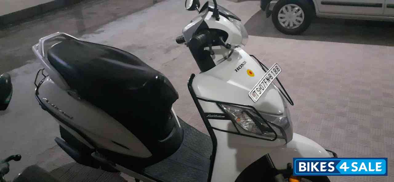 White Honda Activa 4G