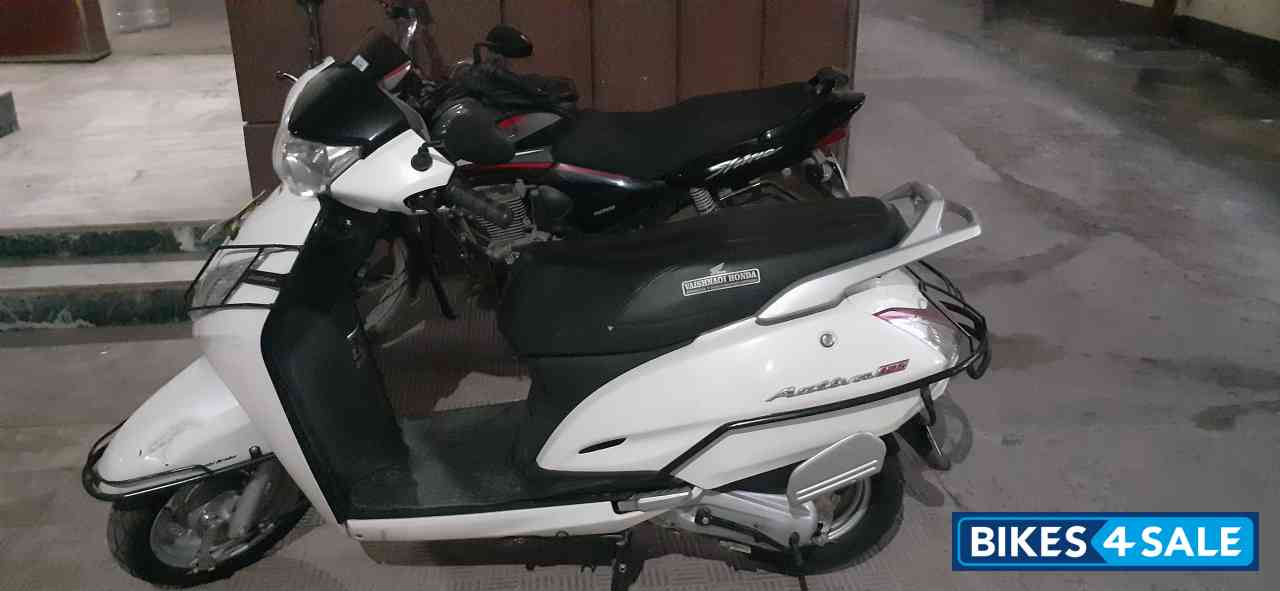 White Honda Activa 4G
